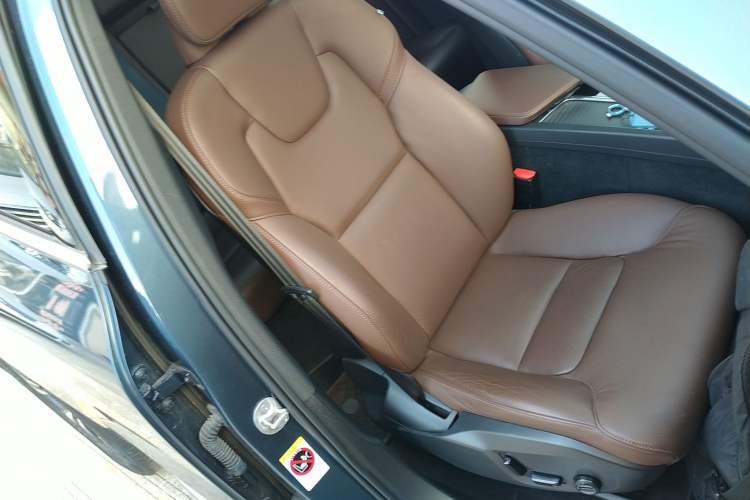 Used Volvo XC60 2023 B5 4x4 Smart Luxury Edition