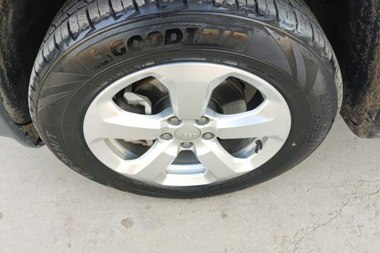 Used  Compass 2019 200T Automatic Family Edition - Connected Large Screen Version