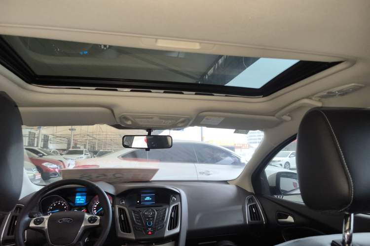 Used Ford Focus 2012 Sedan 1.6L Automatic Fashion Edition
