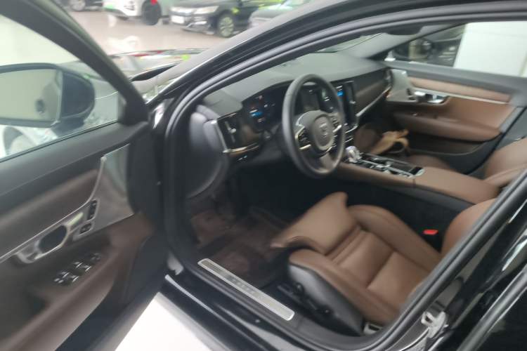 Used Volvo S90 New Energy 2025 Plug-in Hybrid Four-Wheel Drive Long-Range Luxury Smart Edition
