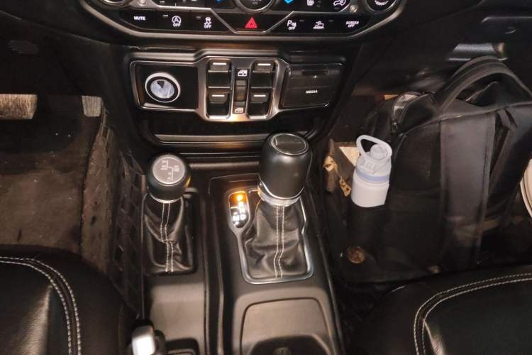 Used  Gladiator 2022 3.6L Pioneer Edition