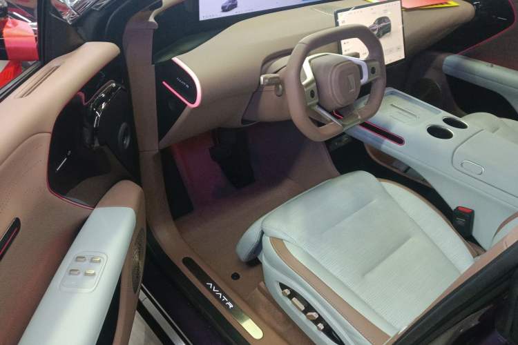 Used  07 2024 Max Extended-Range Edition