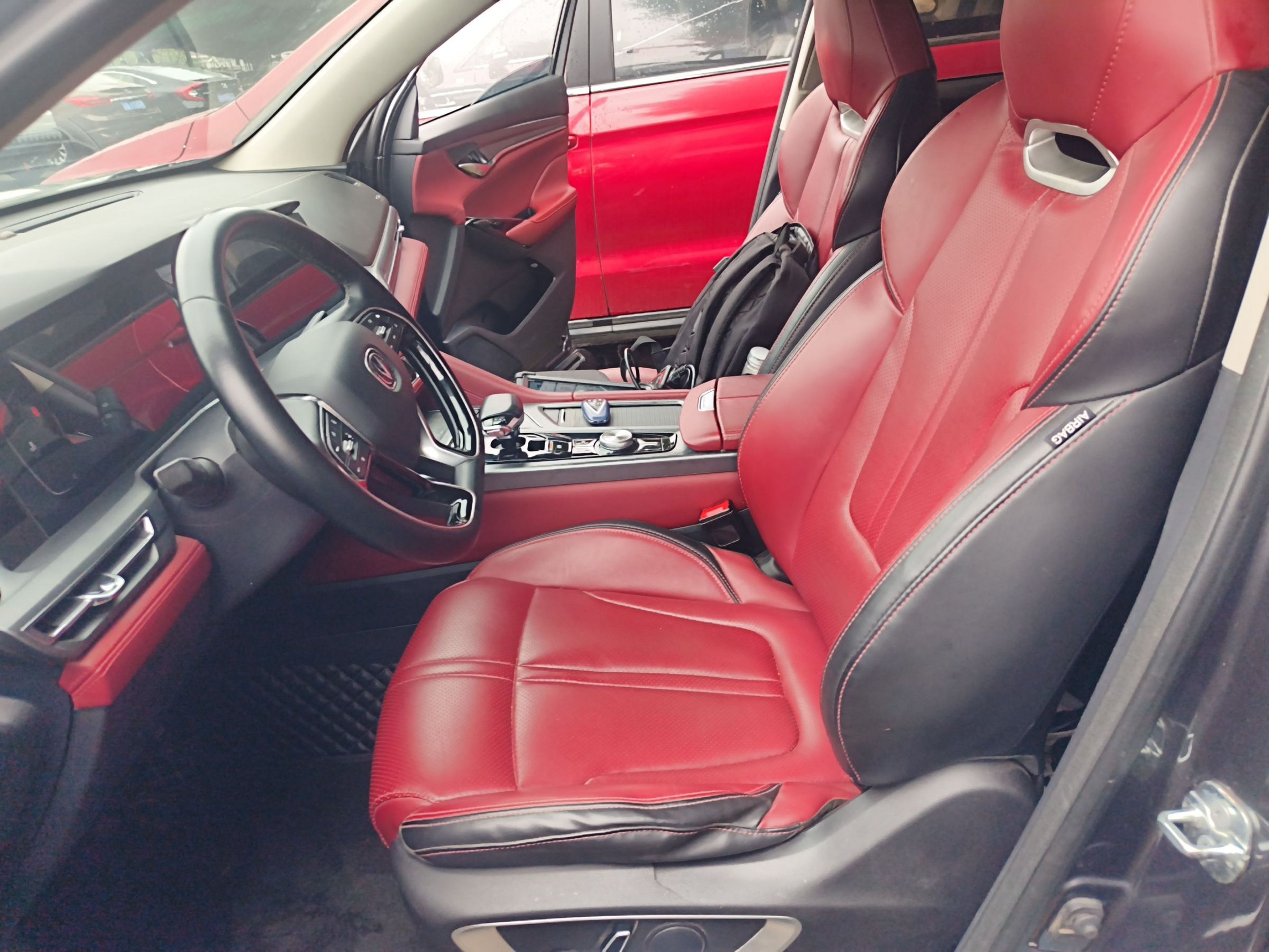 Переднее сиденье в автомобиле