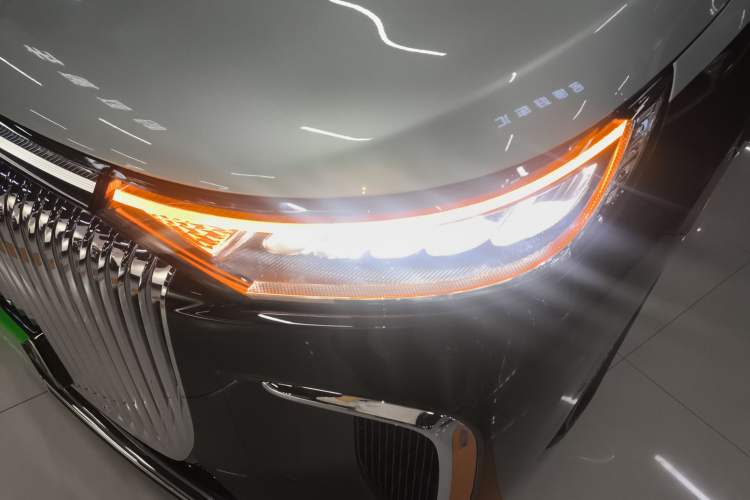 Used VOYAH Dream 2025 PHEV Four-Wheel-Drive Flagship Version – Qiankun Edition