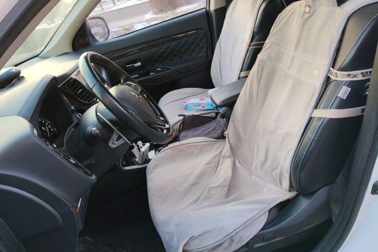 Used Mitsubishi Outlander 2020 2.4L 4x4 Zhi Xiang Edition 5 Seats