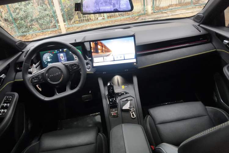 Used Lynk & Co 03 2023 2.0TD DCT JingPro
