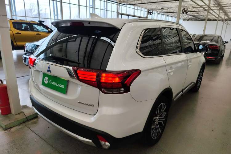 Used Mitsubishi Outlander 2018 2.0L Two-Wheel-Drive Jiale Edition 7-Seater