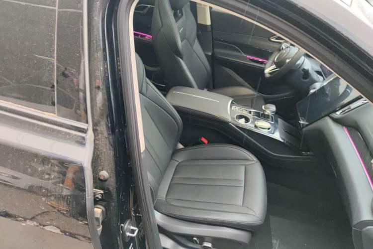 Used Hongqi HS3 2023 1.5T Two-Wheel Drive Shanwei Edition
