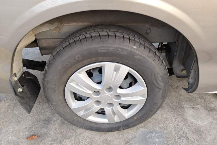 Used FORTHING Lingzhi 2023 M5L 1.6L Base Model 7 Seats
