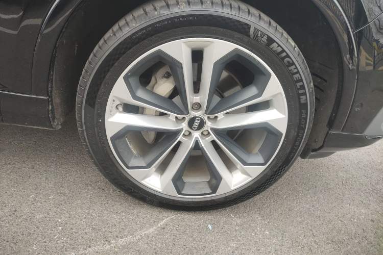 Used Audi Q7 2020 55 TFSI quattro S line sports model