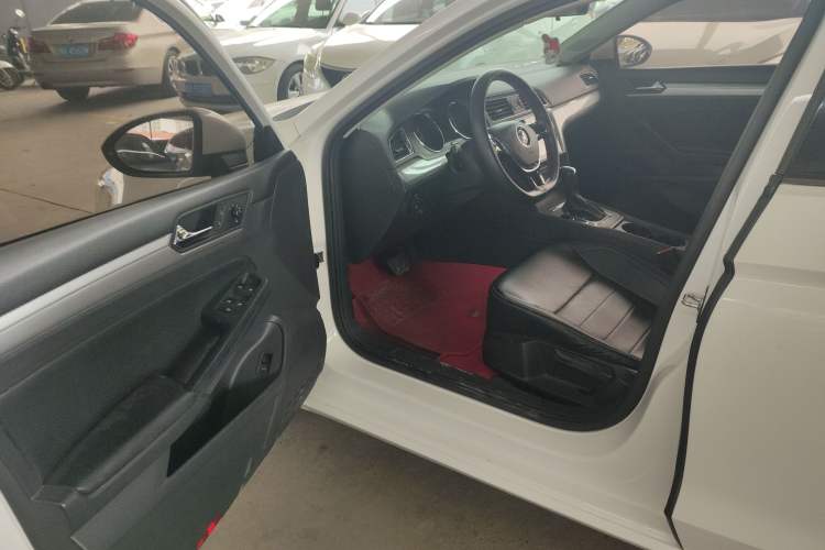 Used Volkswagen Lamando 2017 230TSI DSG Fashion Edition
