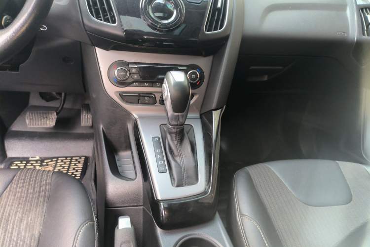 Used Ford Focus 2012 Sedan 1.6L Automatic Fashion Edition
