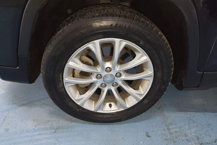 Used  Cherokee 2019 2.0T Two-Wheel Drive Smart Enjoyment Version China V
