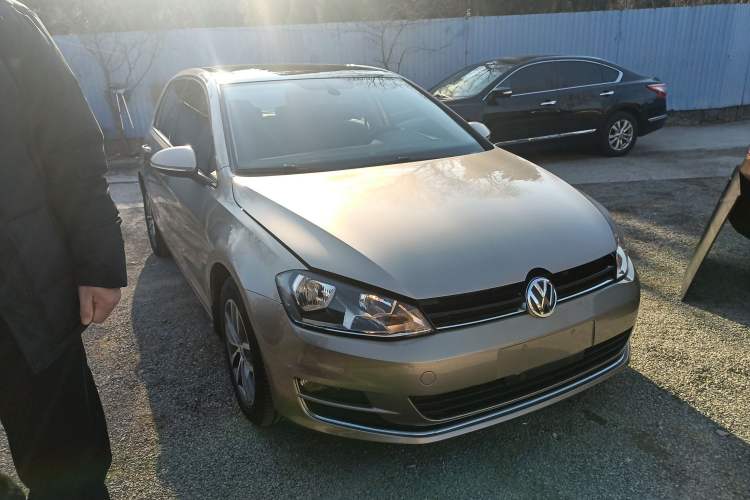 Used Volkswagen Golf 2016 230TSI Automatic Luxury Version
