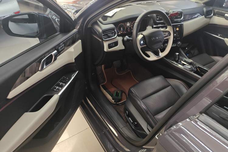 Used Lynk & Co 02 2022 1.5T DCT Shine Pro
