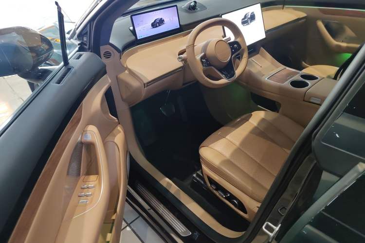 Used Hima Luxeed R7 2024 All-Electric 736 km Ultra
