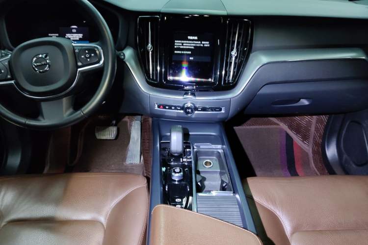 Used Volvo XC60 2022 B5 4x4 Zhiyi Luxury Edition
