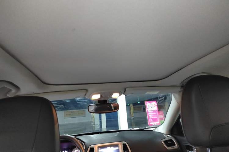 Used  Compass 2019 220T Automatic Enjoyment Version
