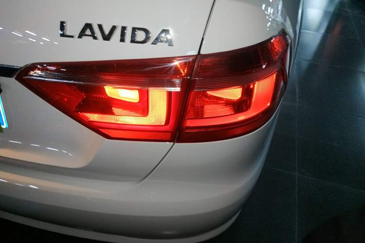 Used Volkswagen Lavida 2017 1.6L Automatic Comfort Edition