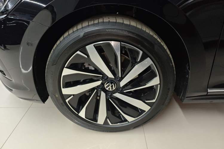 Used Volkswagen Passat 2025 Outstanding Model 380TSI Dragon Glory Edition
