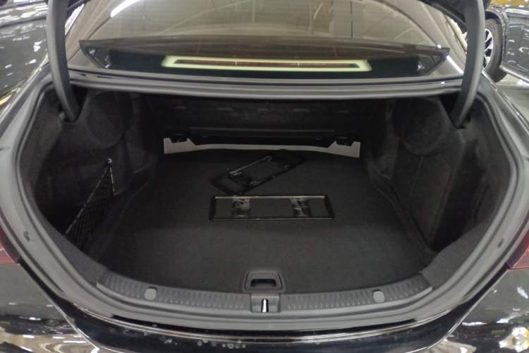 Used Mercedes-Benz E-Class 2022 Second Facelift E 300 L Sporty and Stylish Edition
