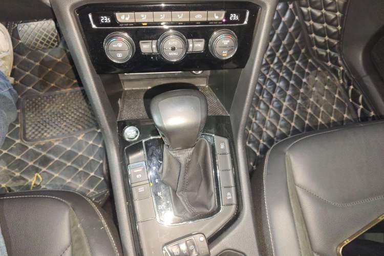 Used Volkswagen Tiguan L 2018 Facelift 330TSI Automatic Two-Wheel Drive Luxury Edition