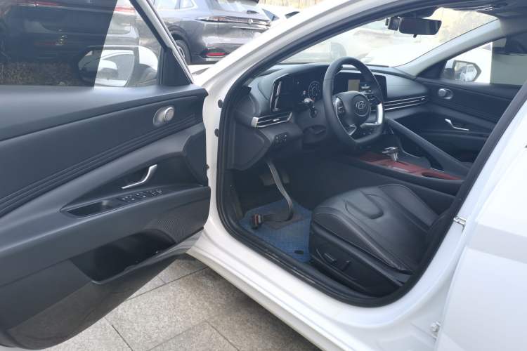 Used Hyundai Elantra 2022 1.5L CVT LUX Prestige Edition