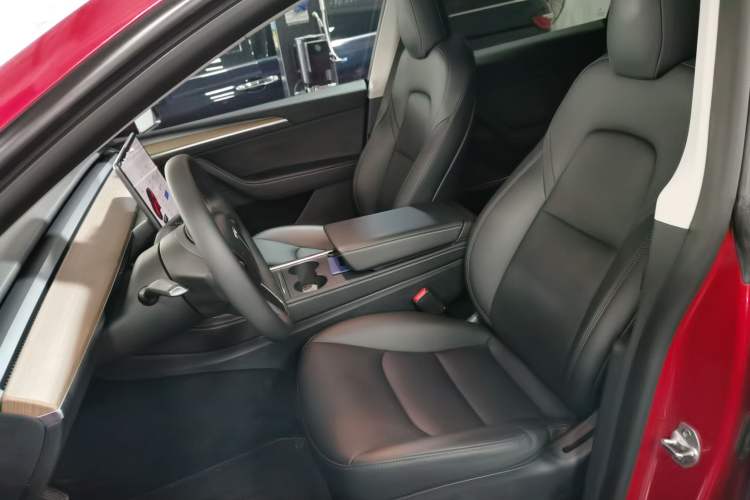 Used Tesla Model Y 2021 Long-Range All-Wheel-Drive Version
