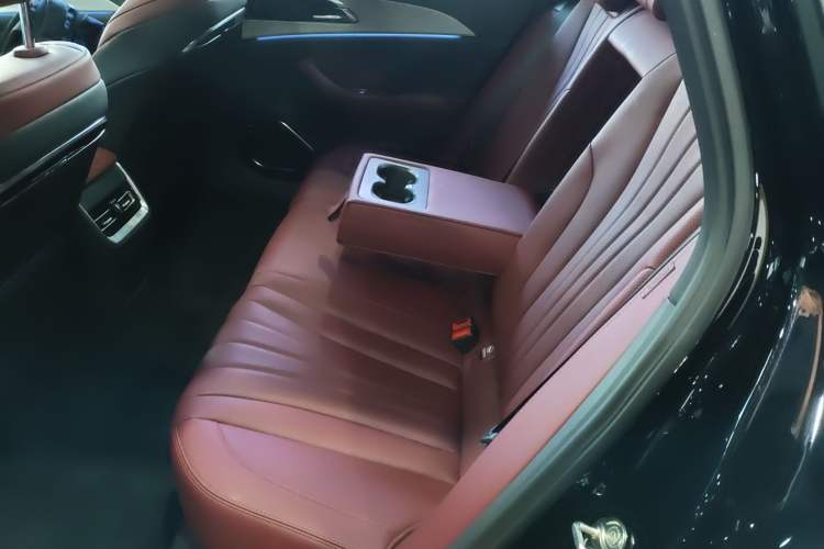 Used Hongqi H5 2025 2.0T Automatic Xuan Ying Edition