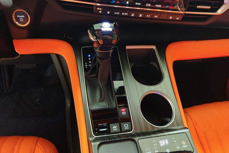 Used Toyota Sienna 2023 2.5L Hybrid Deluxe Edition
