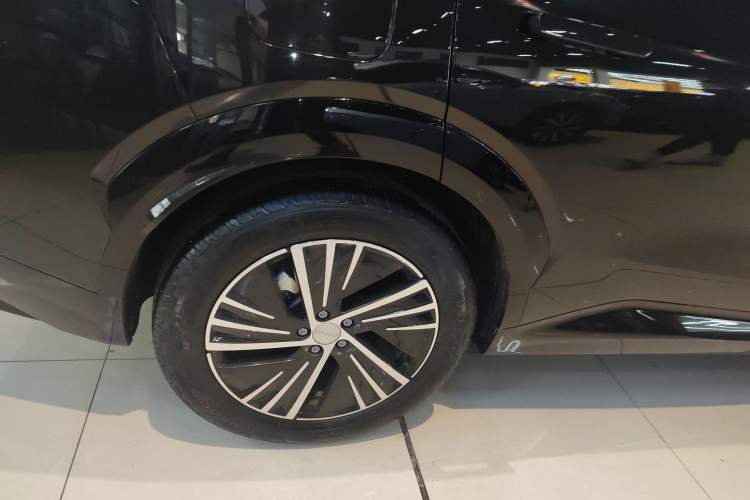 Used Lynk & Co 08 EM-P 2023 120km Long-Range Pro
