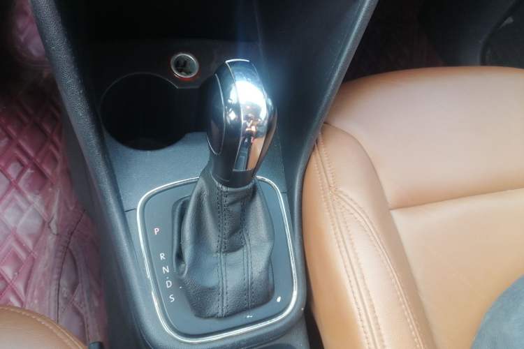 Used Volkswagen Polo 2014 1.6L Automatic Comfort Edition
