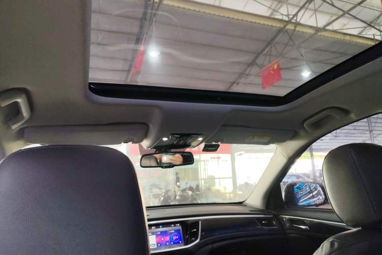 Used GAC Trumpchi GS7 2017 320T Two-Wheel-Drive Luxury Smart Connectivity Model
