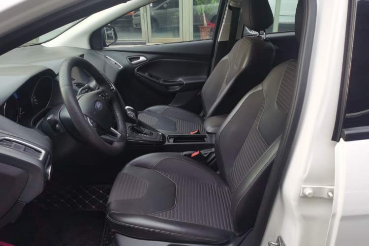 Used Ford Focus 2015 Hatchback 1.6L Automatic Fashion Edition
