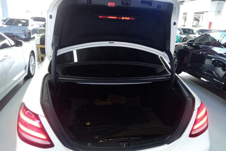 Used Mercedes-Benz E-Class 2019 E 300 L Sporty and Stylish Model
