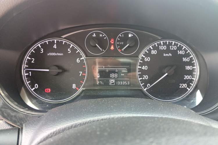 Used Nissan Tiida 2011 1.6L CVT Luxury Edition
