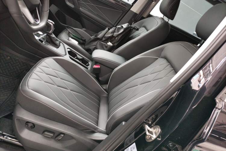 Used Volkswagen Tiguan L 2024 Outstanding Model 300TSI Automatic Two-Wheel Drive Longteng Edition
