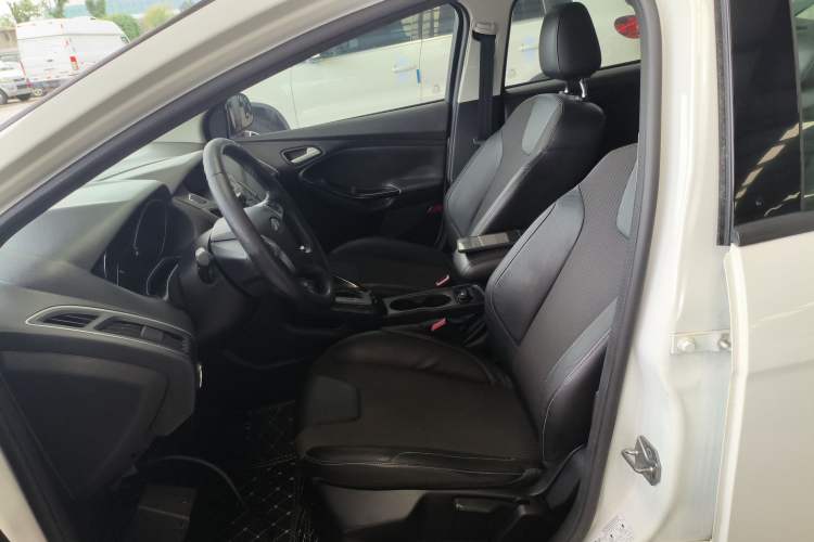 Used Ford Focus 2012 Hatchback 1.6L Automatic Fashion Edition
