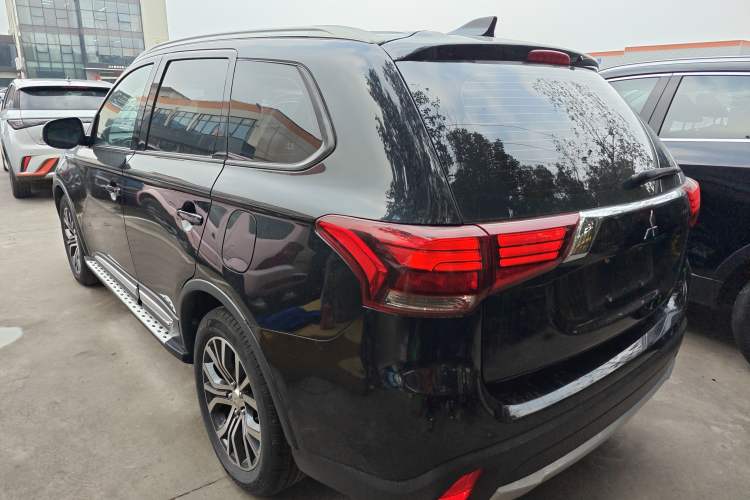 Used Mitsubishi Outlander 2018 2.0L Two-Wheel Drive Glory Edition 5 Seats