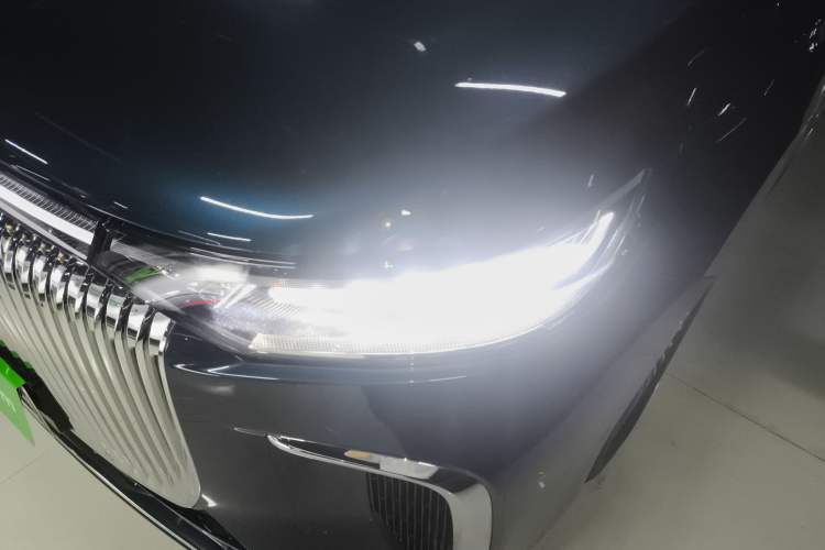 Used VOYAH Dream 2025 PHEV Four-Wheel-Drive Flagship Kunpeng Edition
