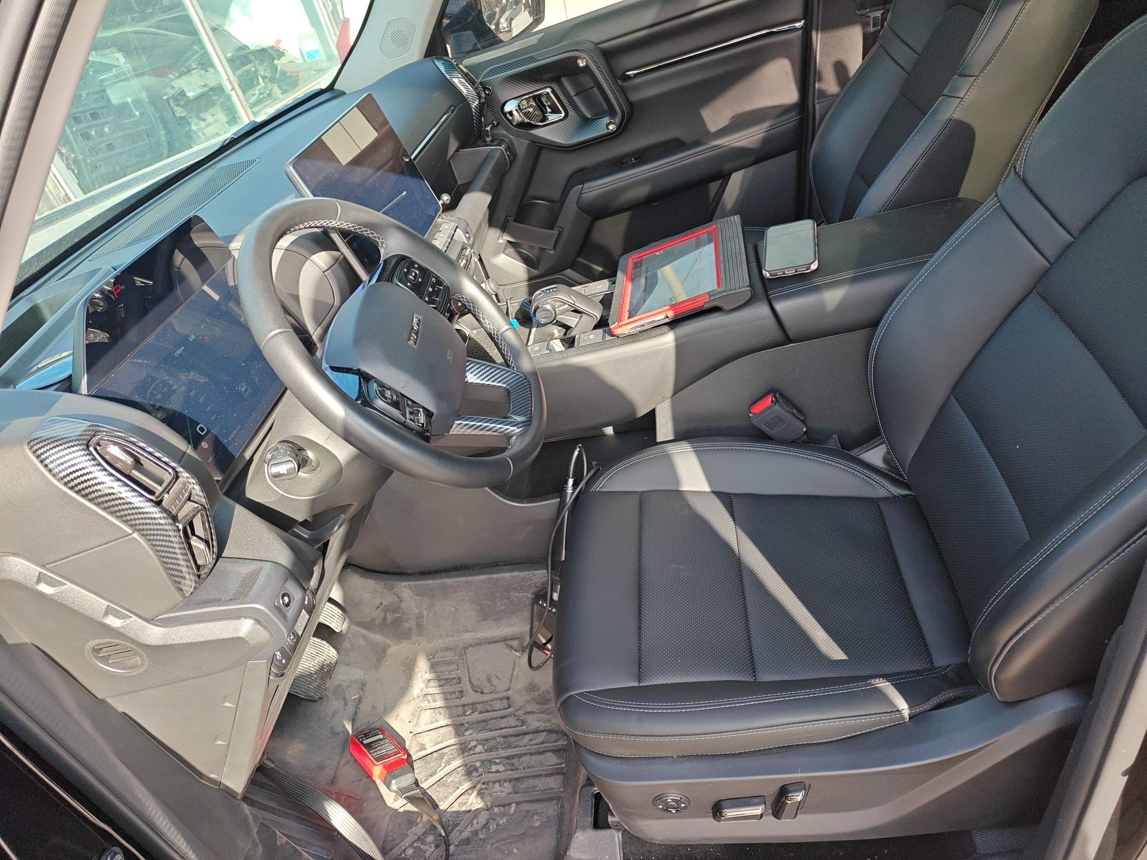 المقاعد الأمامية داخل السيارة