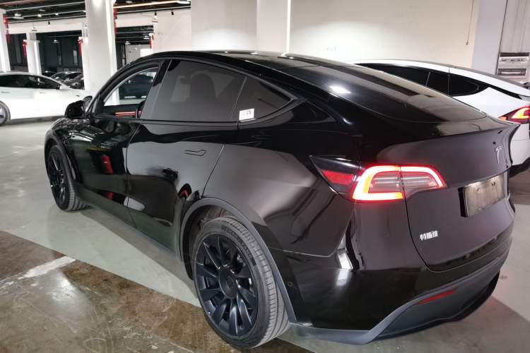 Used Tesla Model Y 2022 Long-Range All-Wheel-Drive Version