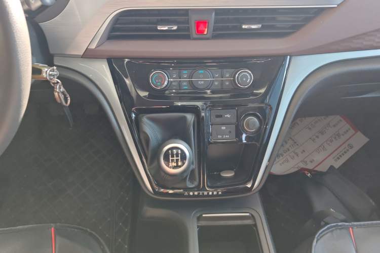 Used JAC Refine M3 2025 PLUS 1.8L Manual Smart Connect Version 7/8 Seats
