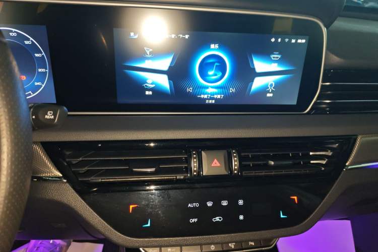 Used Hongqi HS5 2022 Facelifted Version 2.0T Smart Connect Flagship All-Wheel-Drive Edition