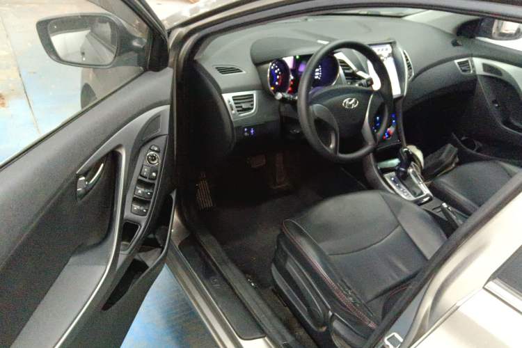 Used Hyundai Elantra 2015 1.6L Automatic Leading Model
