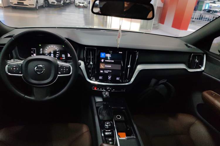 Used Volvo S60 2021 T4 Zhiyi Luxury Edition
