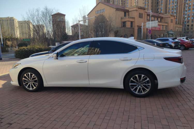 Used Lexus ES 2021 200 Excellence Edition
