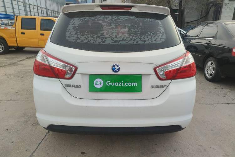 Used Venucia R50 2015 1.6L Automatic Fashion Edition
