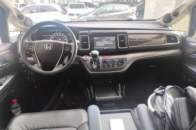 Used Honda Elysion 2016 2.4L Style Edition
