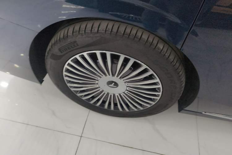 Used VOYAH Dream 2025 PHEV Four-Wheel-Drive Flagship Kunpeng Edition
